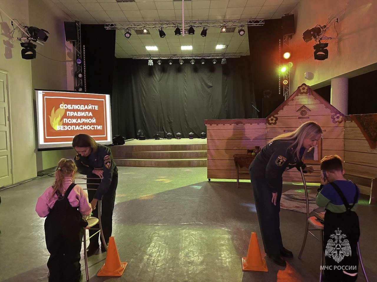 Увлекательная игра по пожарной безопасности для детей! Увлекательная игра по пожарной безопасности для детей!