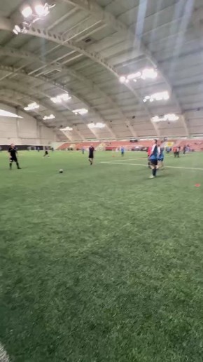 В футбольном манеже «Урал» проходит корпоративный турнир по мини-футболу «Кубок заводы Урала»