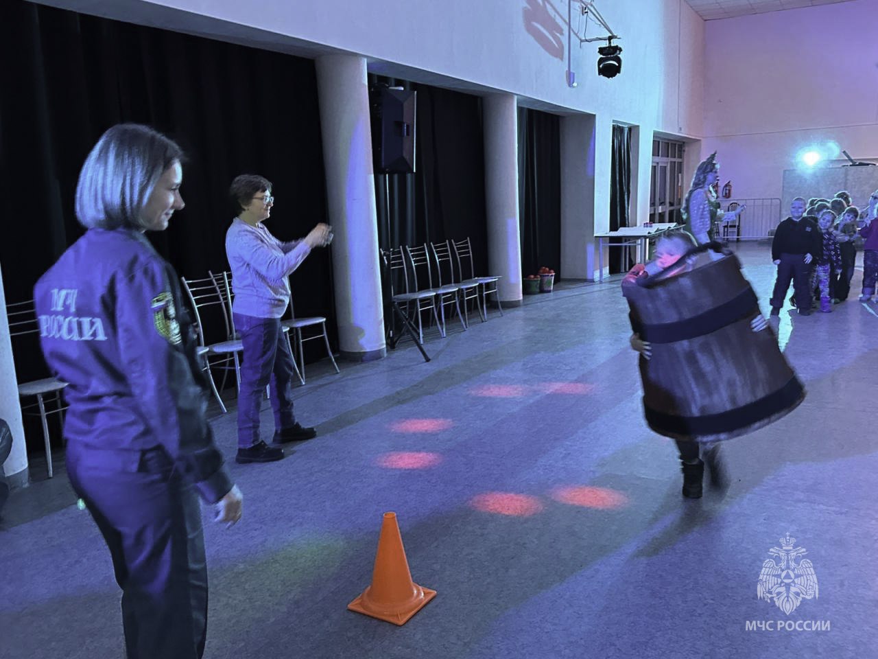 Увлекательная игра по пожарной безопасности для детей! Увлекательная игра по пожарной безопасности для детей!