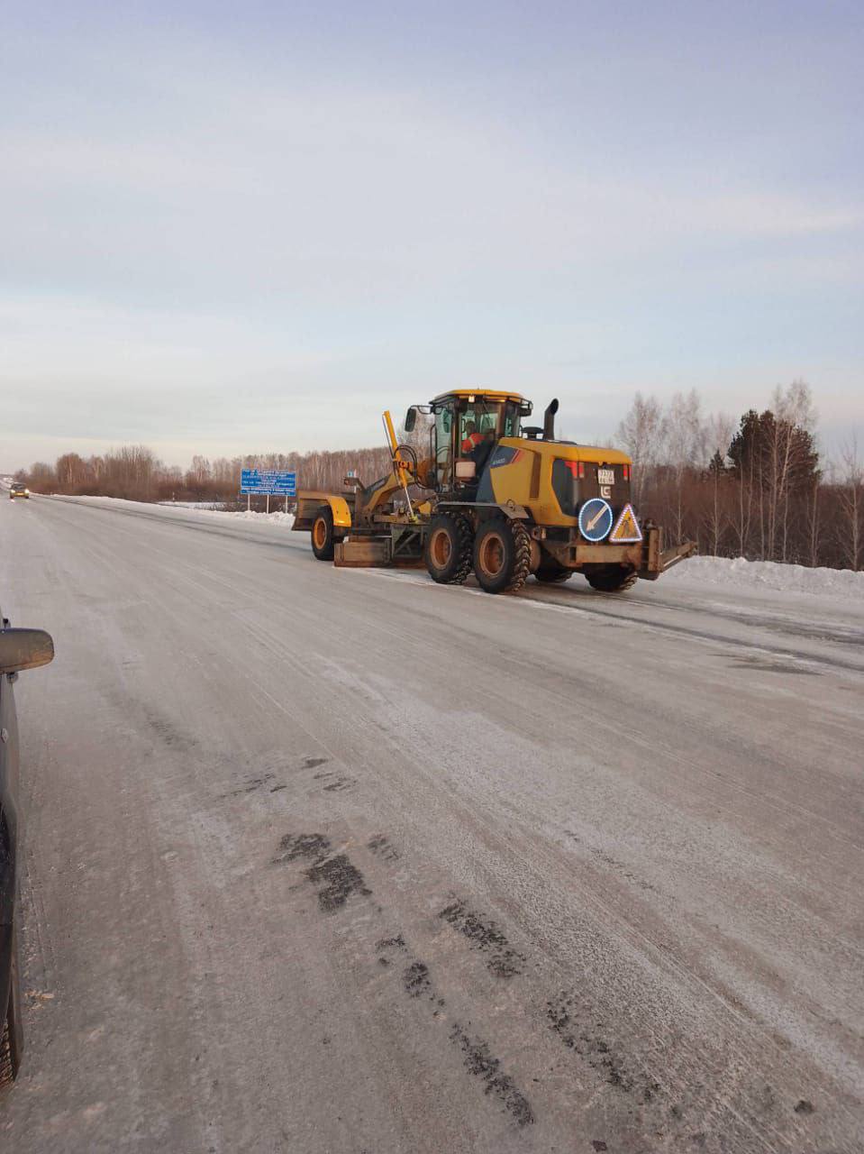 С ночи на дорогах региона увеличено количество уборочной техники С ночи на дорогах региона увеличено количество уборочной техники