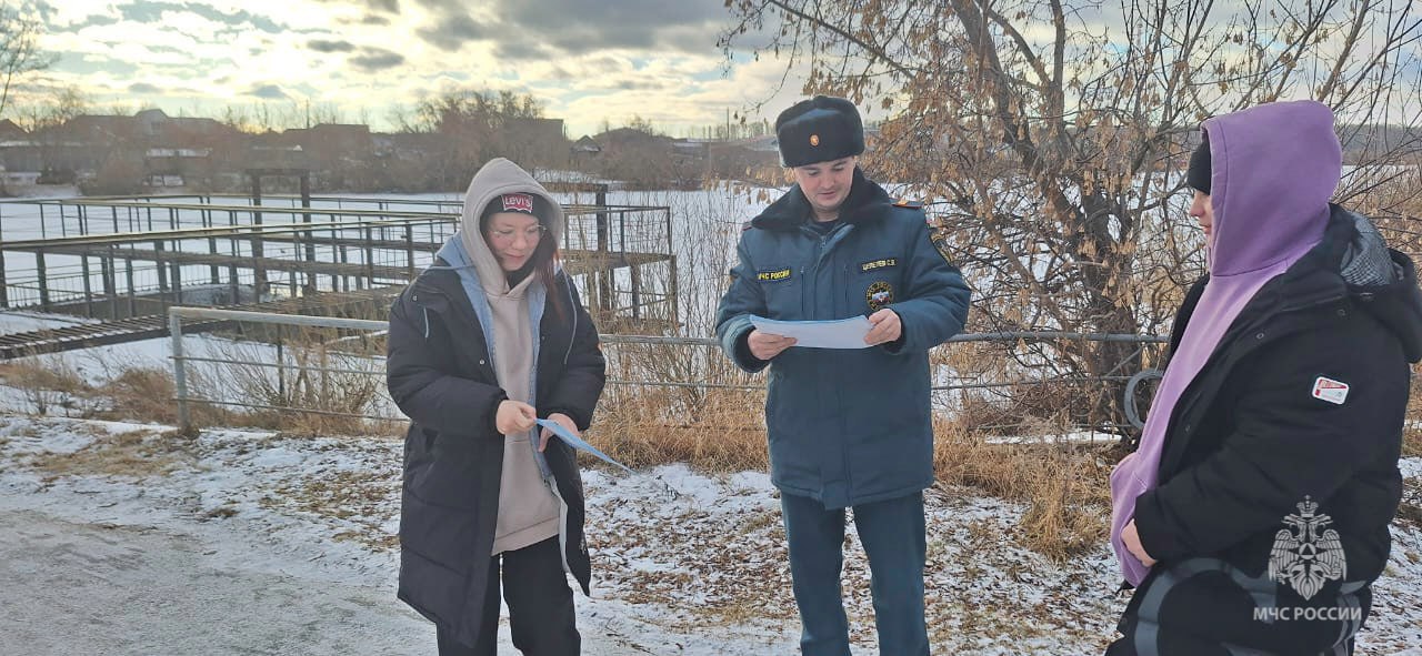 Тонкий лед — это опасно!. Ежедневно сотрудники чрезвычайного ведомства патрулируют водоемы на всей территории региона,но безопасность зависит от каждого из нас! Сейчас лед непрочный, он не выдержит тяжести человека Тонкий лед — это опасно!. Ежедневно сотрудники чрезвычайного ведомства патрулируют водоемы на всей территории региона,но безопасность зависит от каждого из нас! Сейчас лед непрочный, он не выдержит тяжести человека