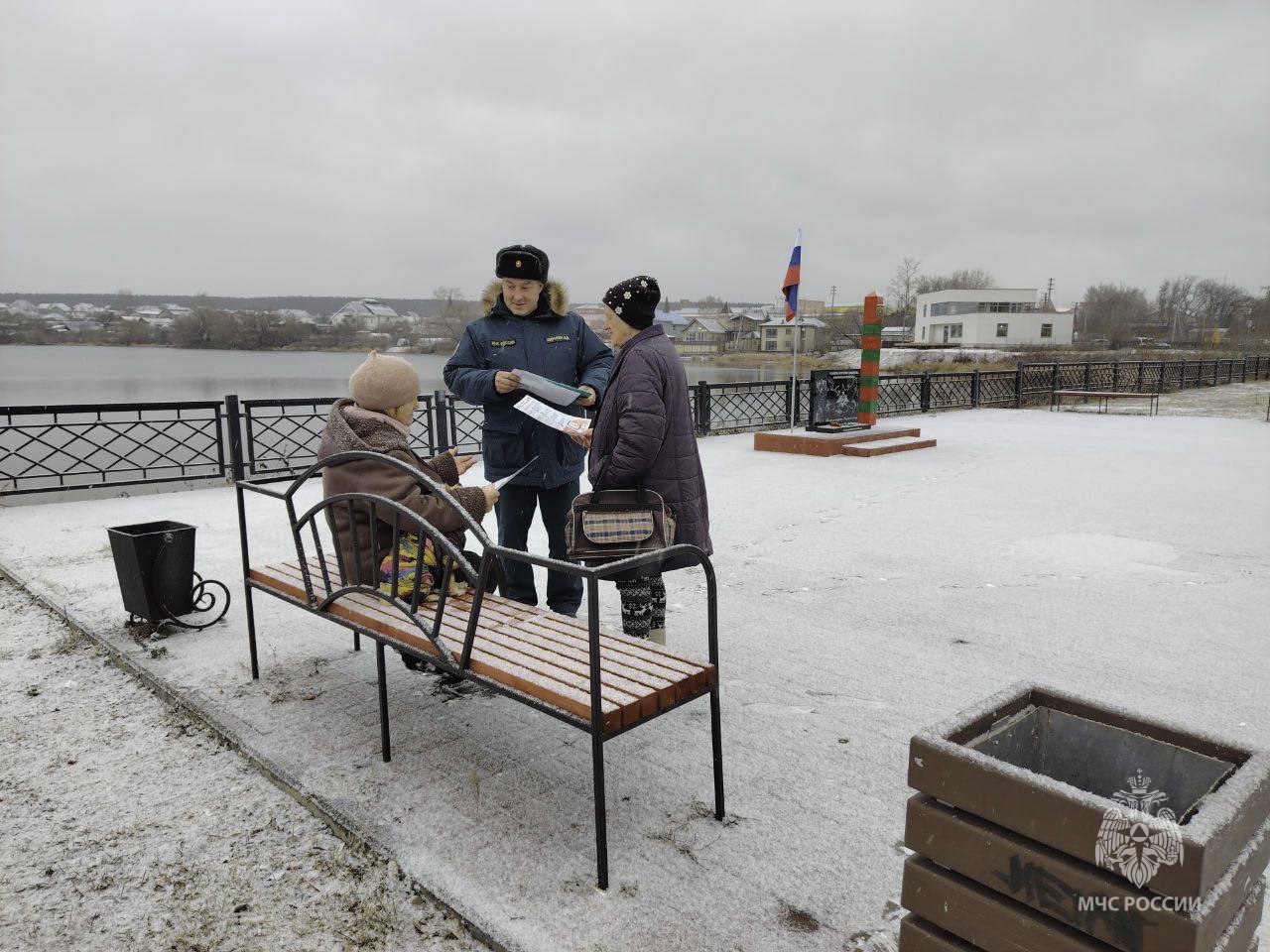 Тонкий лед — это опасно!. Ежедневно сотрудники чрезвычайного ведомства патрулируют водоемы на всей территории региона,но безопасность зависит от каждого из нас! Сейчас лед непрочный, он не выдержит тяжести человека Тонкий лед — это опасно!. Ежедневно сотрудники чрезвычайного ведомства патрулируют водоемы на всей территории региона,но безопасность зависит от каждого из нас! Сейчас лед непрочный, он не выдержит тяжести человека