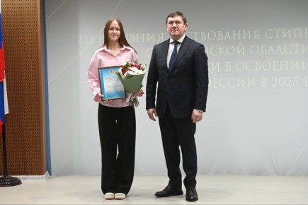 Губернаторские стипендии получили 50 лучших студентов свердловских техникумов и колледжей за успехи в освоении рабочих профессий