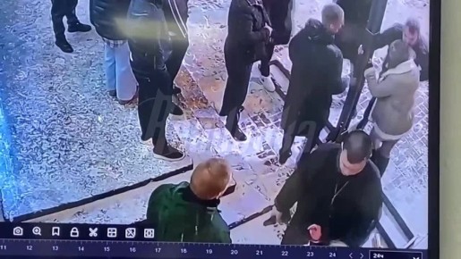 Неадекваты напали на девушек возле клуба «Огни Востока» в Нижнем Тагиле из-за того, что те отказались уезжать с ними