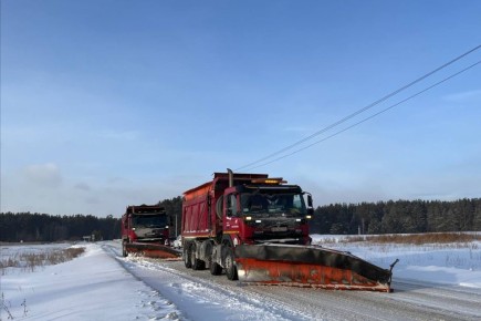 Последствия продолжительного снегопада на Среднем Урале ликвидируют 341 единица техники