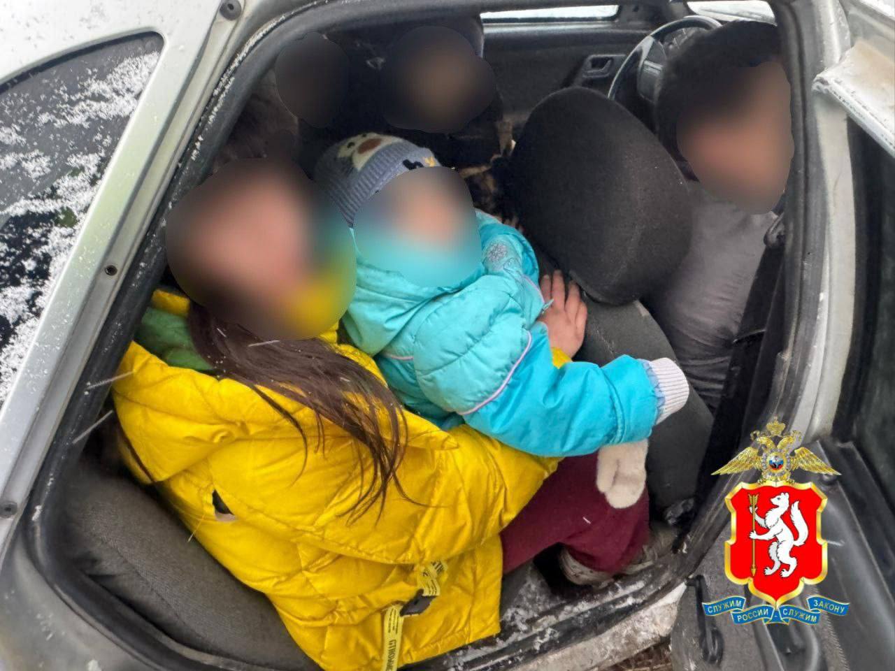 Пьяный водитель перевозил 7 детей в одном автомобиле