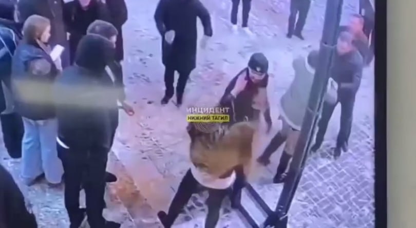 Избившего у клуба в Нижнем Тагиле девушку задержали
