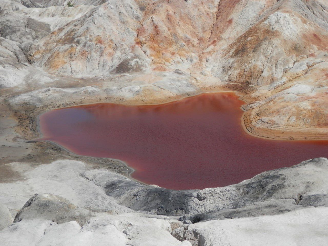 "Марс Урала" (или глиняные карьеры Богдановича) — это глиняный карьер, который по своему внешнему виду, особенно по формам и цветам, напоминает планету Марс, откуда и происходит его название