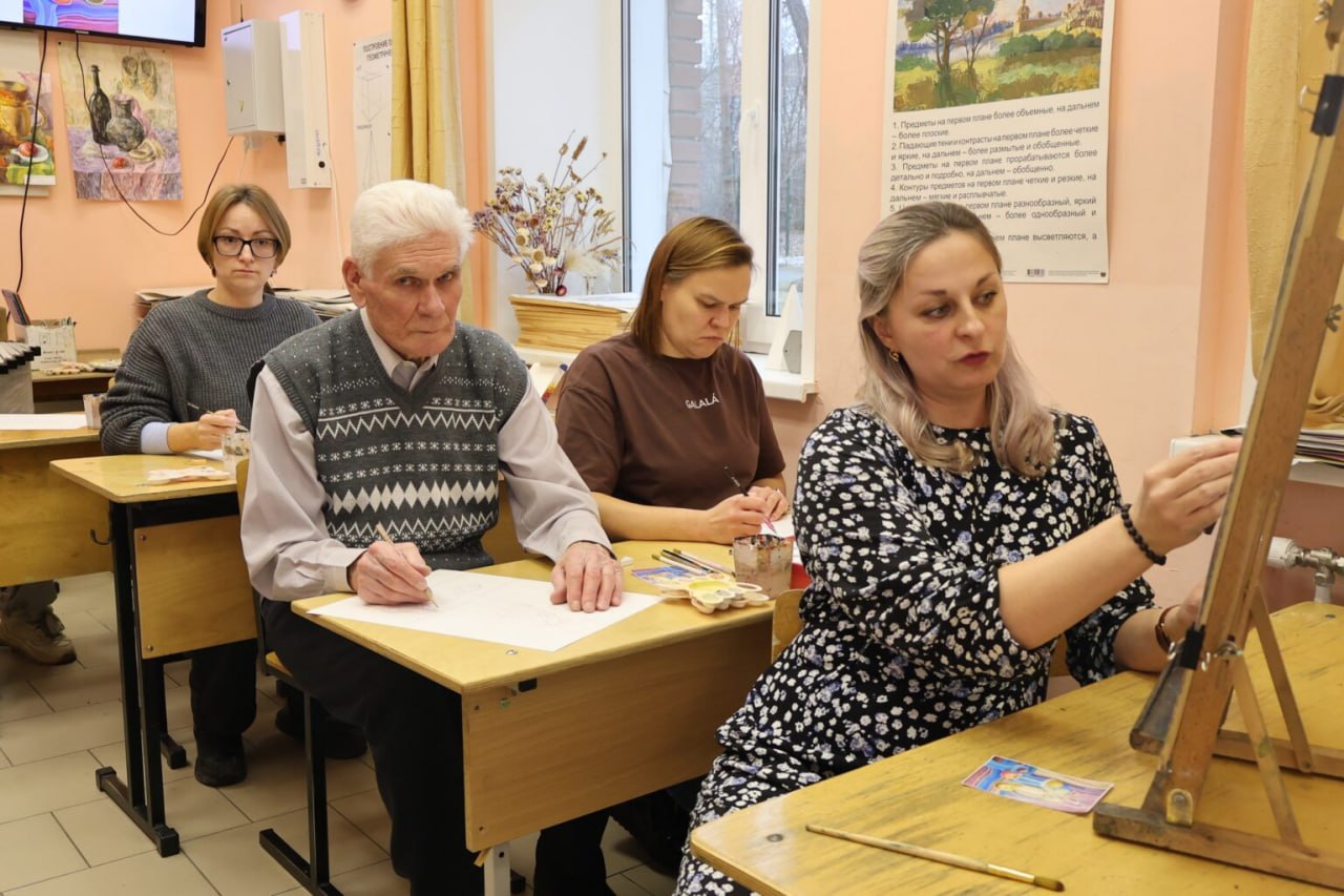 В Детской школе искусств поселка Двуреченск прошла благотворительная ярмарка «Мастерская Деда Мороза» В Детской школе искусств поселка Двуреченск прошла благотворительная ярмарка «Мастерская Деда Мороза»