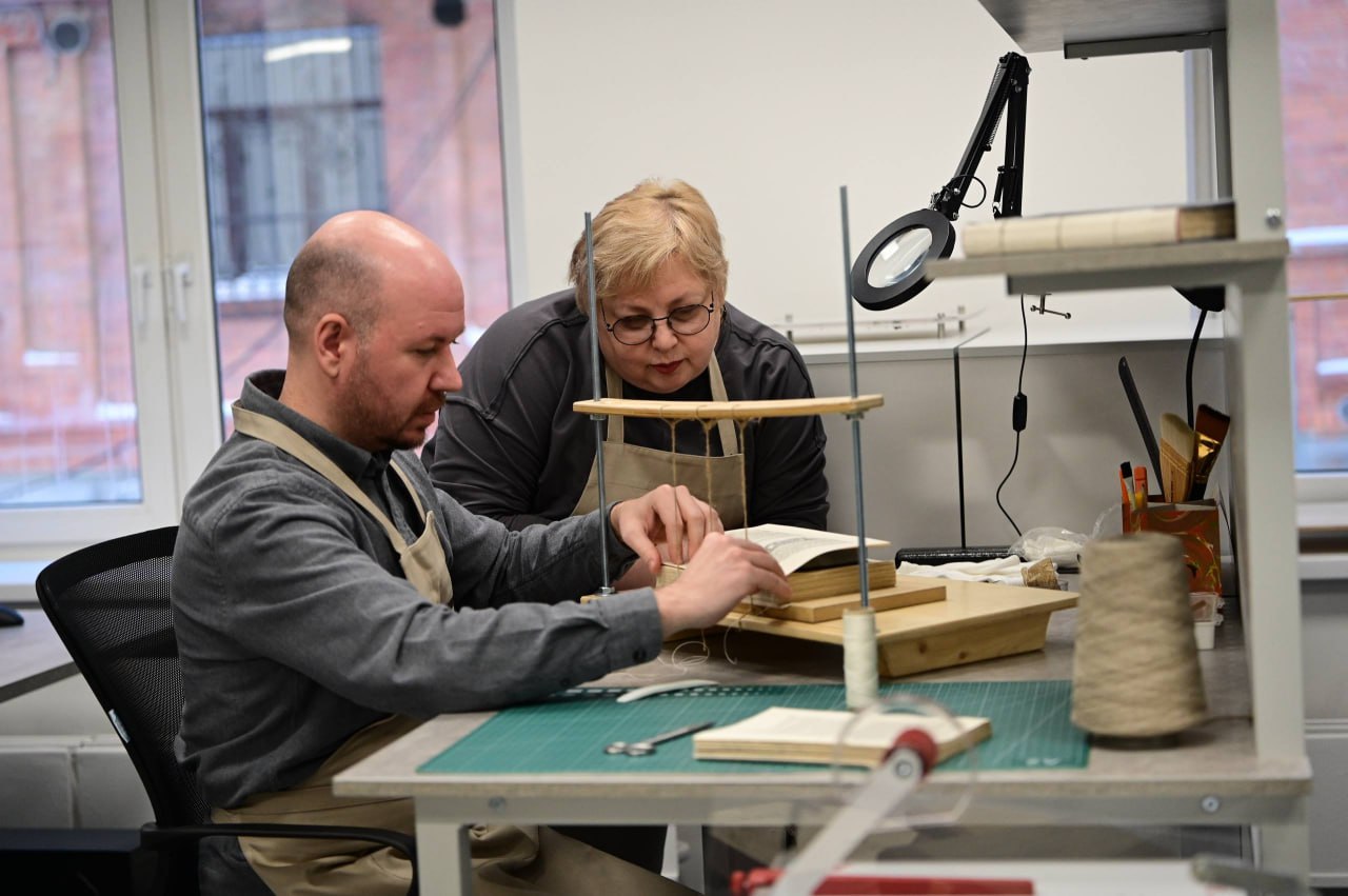 В Екатеринбурге на базе библиотеки им. Белинского открыли первый в Уральском федеральном округе центр по реставрации редких и ценных книг