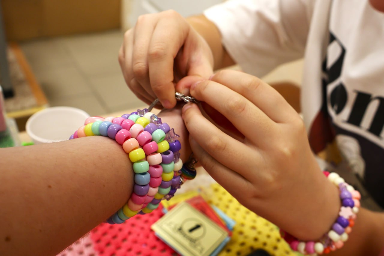 В Детской школе искусств поселка Двуреченск прошла благотворительная ярмарка «Мастерская Деда Мороза» В Детской школе искусств поселка Двуреченск прошла благотворительная ярмарка «Мастерская Деда Мороза»