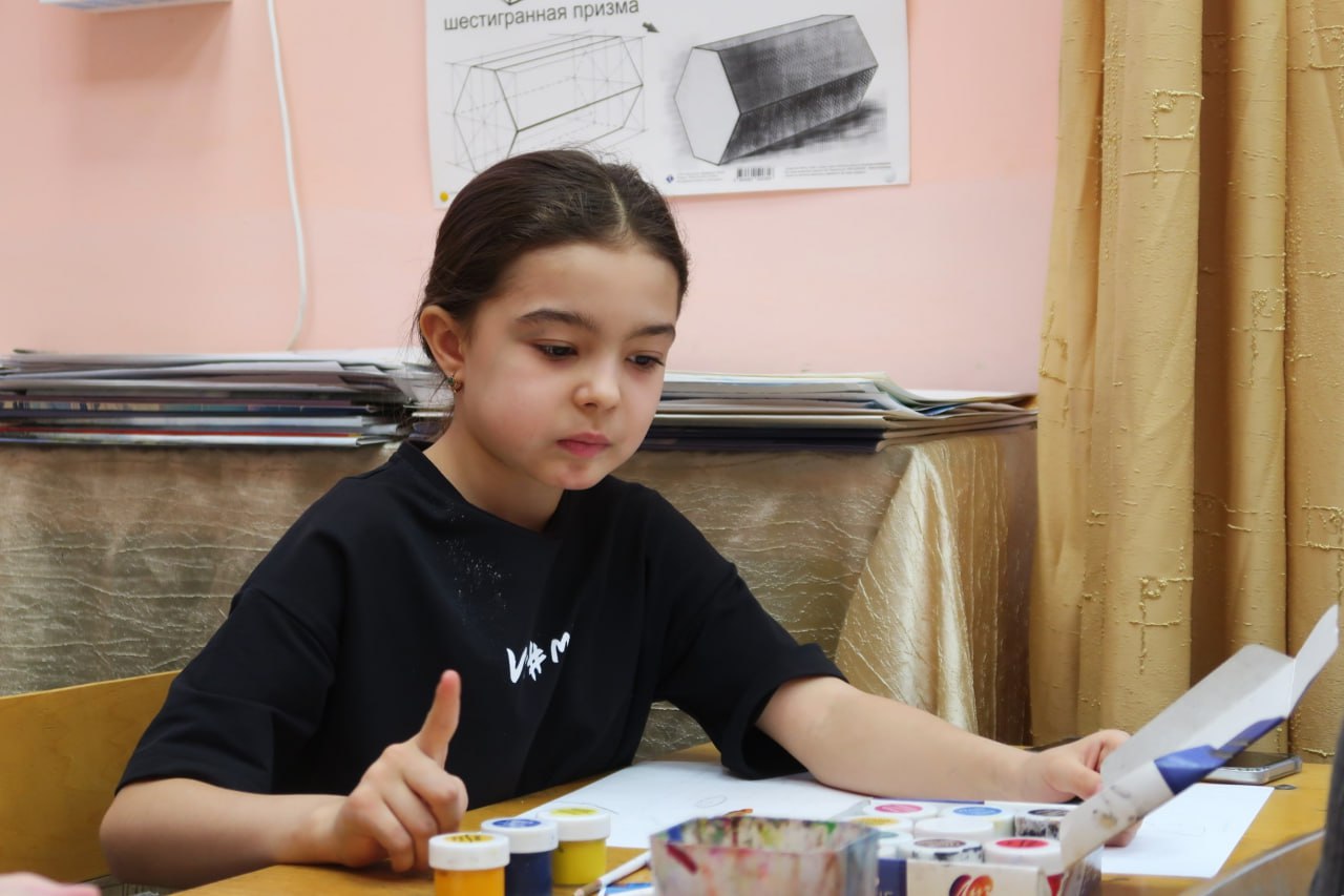 В Детской школе искусств поселка Двуреченск прошла благотворительная ярмарка «Мастерская Деда Мороза» В Детской школе искусств поселка Двуреченск прошла благотворительная ярмарка «Мастерская Деда Мороза»