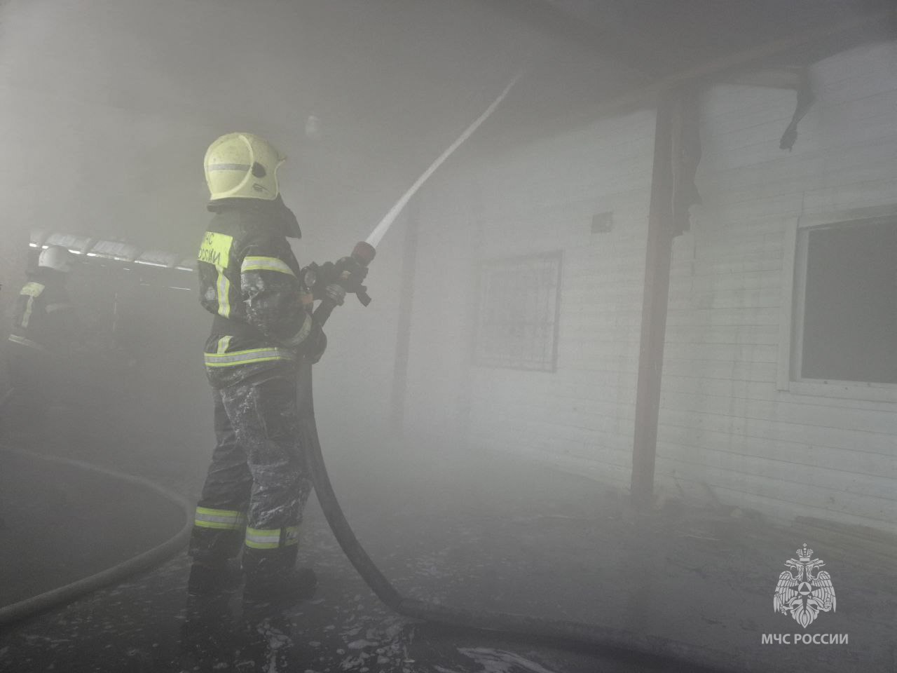 Морозный день стал по-настоящему жарким для огнеборцев Екатеринбурга Морозный день стал по-настоящему жарким для огнеборцев Екатеринбурга