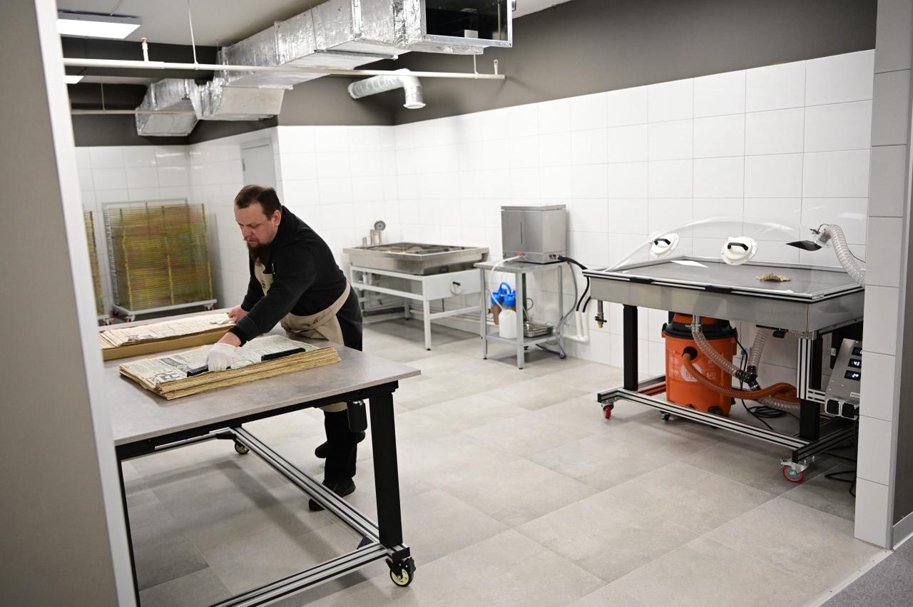 Первый на Урале: в Екатеринбурге открылся уникальный Региональный центр реставрации и консервации библиотечных фондов Первый на Урале: в Екатеринбурге открылся уникальный Региональный центр реставрации и консервации библиотечных фондов