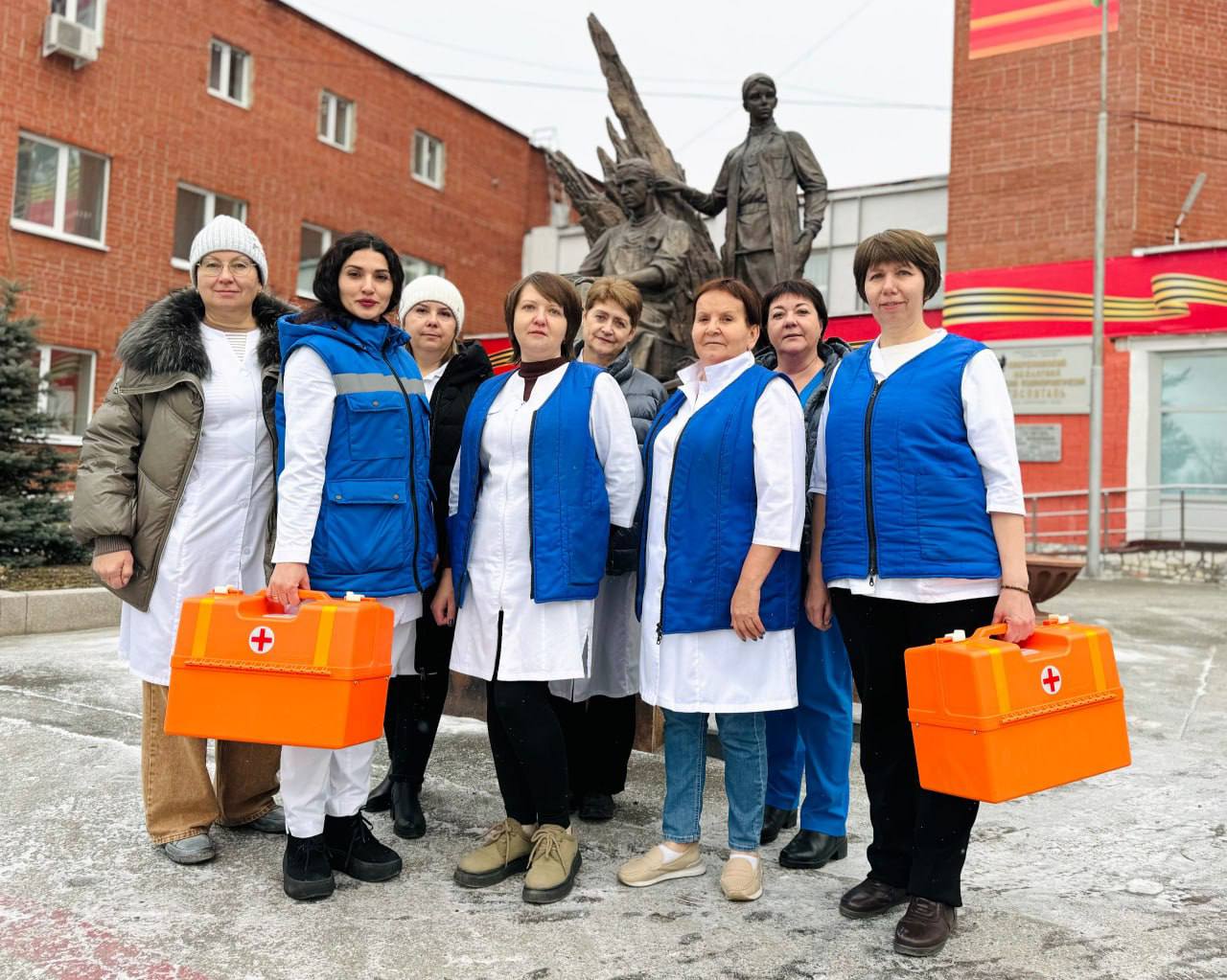 200 фронтовиков и тружеников тыла получили помощь в этом году от врачей