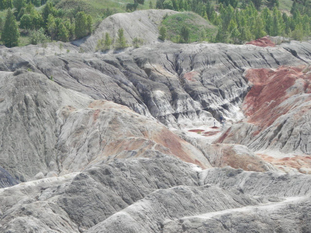 "Марс Урала" (или глиняные карьеры Богдановича) — это глиняный карьер, который по своему внешнему виду, особенно по формам и цветам, напоминает планету Марс, откуда и происходит его название "Марс Урала" (или глиняные карьеры Богдановича) — это глиняный карьер, который по своему внешнему виду, особенно по формам и цветам, напоминает планету Марс, откуда и происходит его название