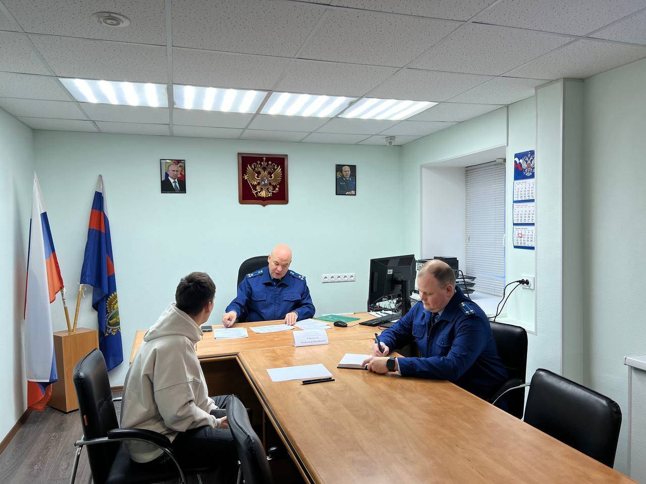 Сегодня, 9 декабря 2025 года, и.о. прокурора Свердловской области Александр Юровских провел личный прием жителей муниципального округа Среднеуральск, городского округа Верхняя Пышма и Березовского муниципального округа