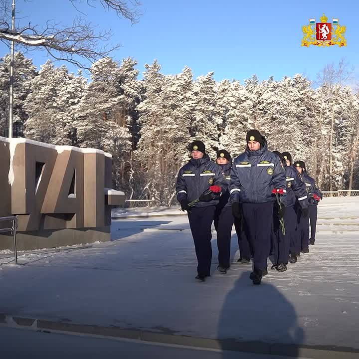 Волонтёры-спасатели Свердловского областного медицинского колледжа приняли участие в акции, посвящённой Дню Героев Отечества