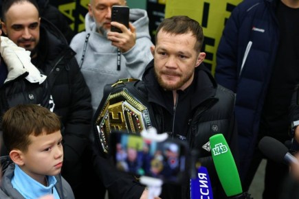 Чемпион UFC Петр Ян вернулся домой после победы в Лас-Вегасе над Мерабом Двалишвили