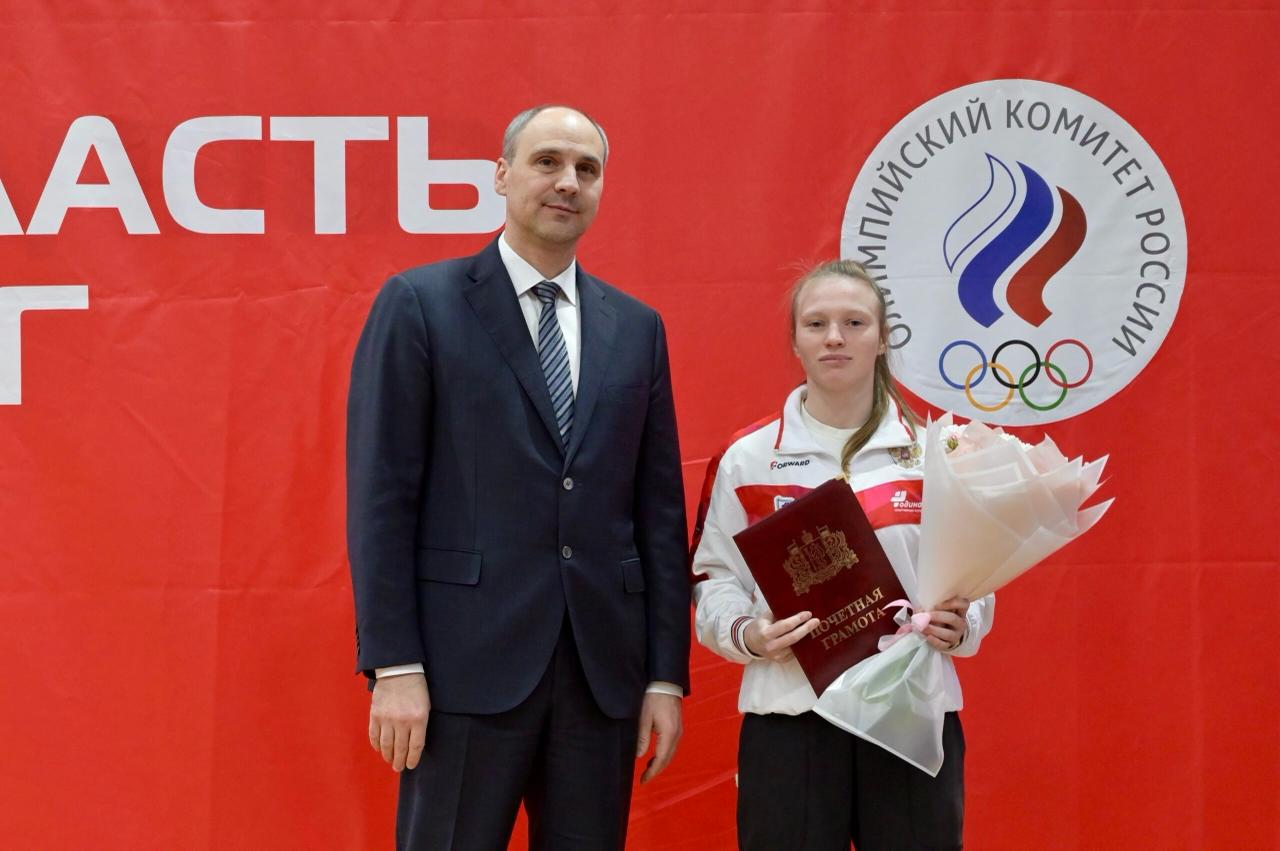 Акцент на спорт: Денис Паслер наградил выдающихся свердловских самбистов и открыл первый домашний матч «СКА-Уральского Трубника» в сезоне Акцент на спорт: Денис Паслер наградил выдающихся свердловских самбистов и открыл первый домашний матч «СКА-Уральского Трубника» в сезоне