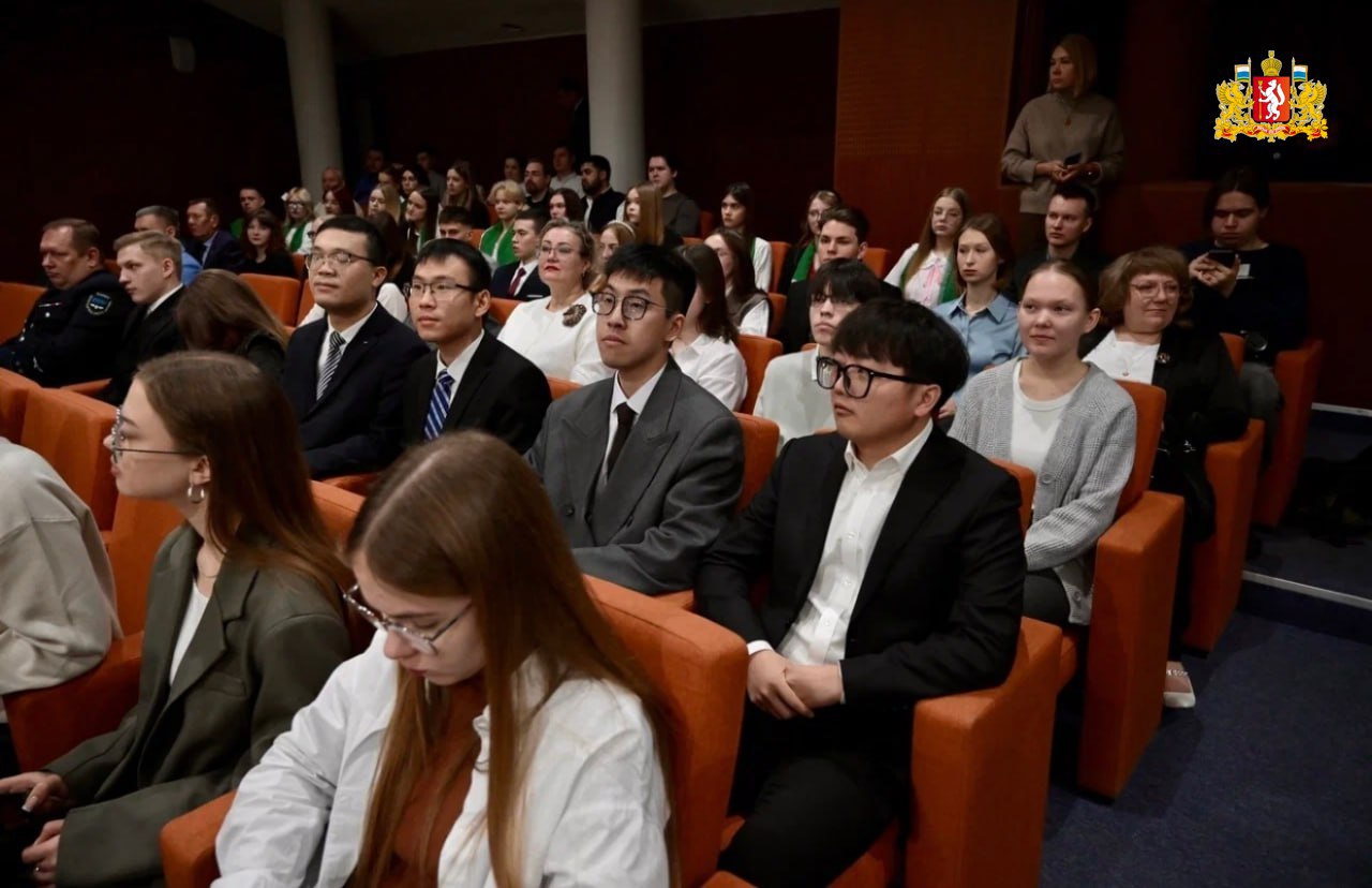 Стипендии губернатора получили 190 студентов и аспирантов вузов Свердловской области Стипендии губернатора получили 190 студентов и аспирантов вузов Свердловской области