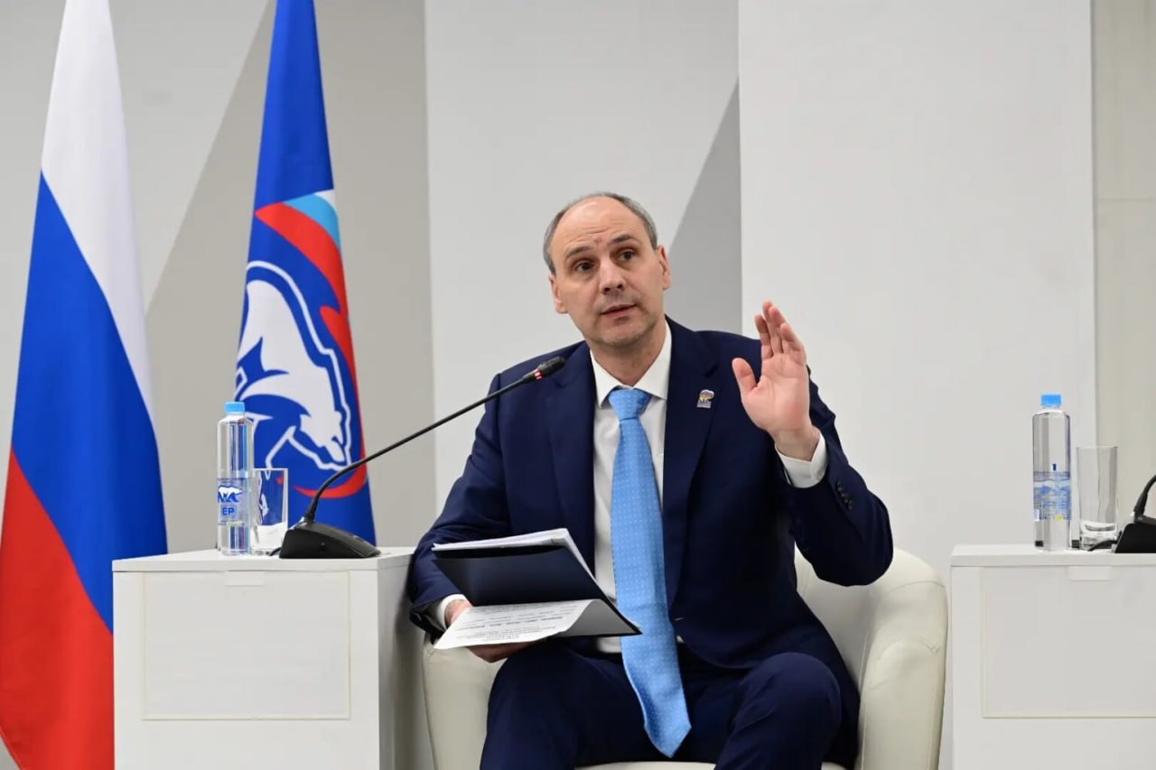 Губернатор Свердловской области, секретарь регионального отделения партии «Единая Россия» Денис Паслер подвел итоги работы партийцев за 2025 год и определил приоритетные задачи на 2026 год Губернатор Свердловской области, секретарь регионального отделения партии «Единая Россия» Денис Паслер подвел итоги работы партийцев за 2025 год и определил приоритетные задачи на 2026 год