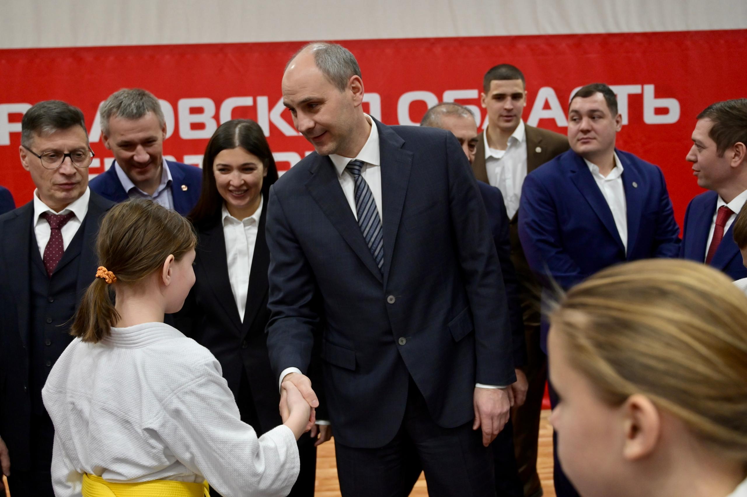 Денис Паслер отметил успехи свердловских чемпионов мира и Европы по самбо и их тренеров Денис Паслер отметил успехи свердловских чемпионов мира и Европы по самбо и их тренеров