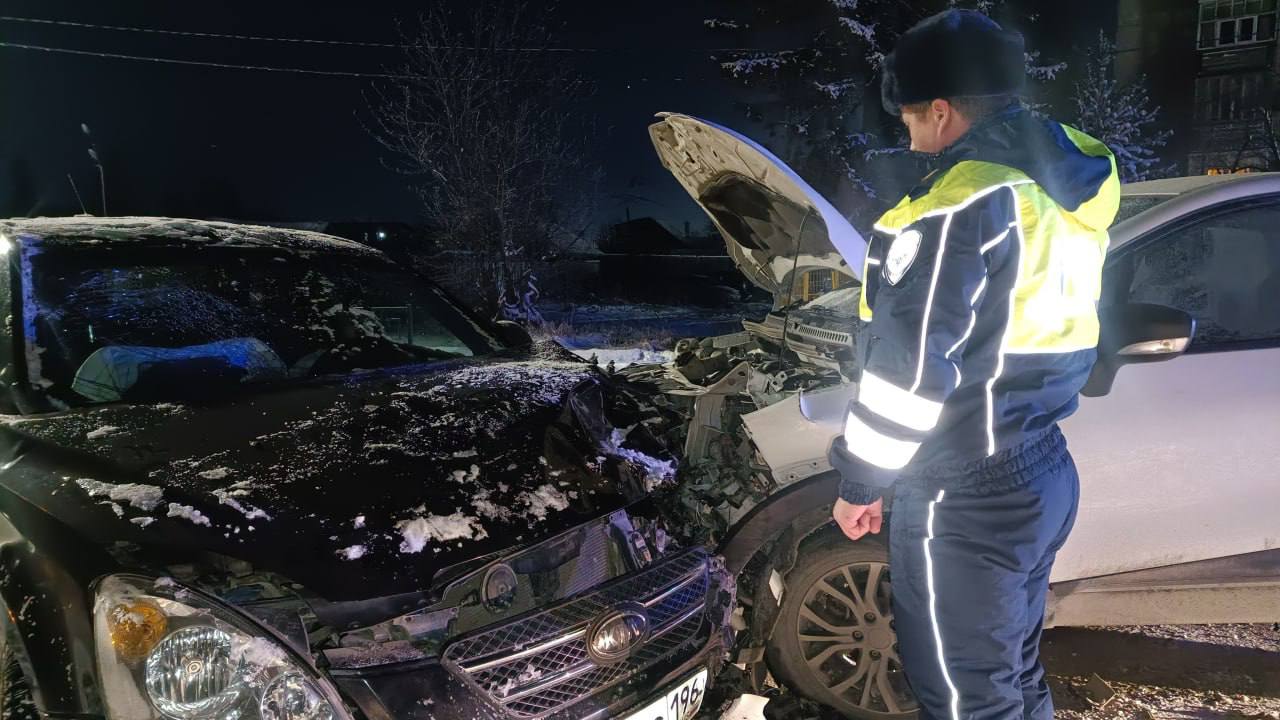 Семья пострадала в аварии в Ревде