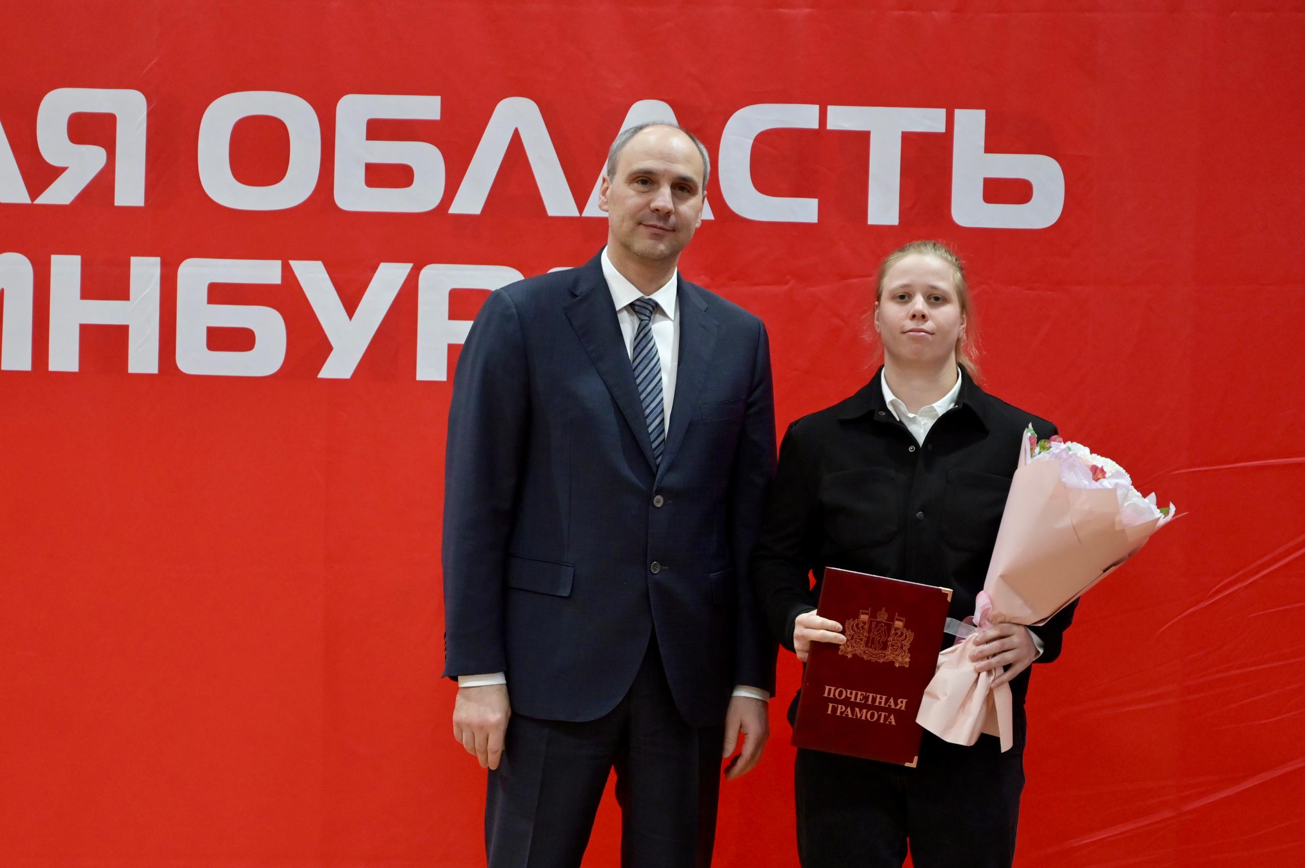 Денис Паслер отметил успехи свердловских чемпионов мира и Европы по самбо и их тренеров Денис Паслер отметил успехи свердловских чемпионов мира и Европы по самбо и их тренеров