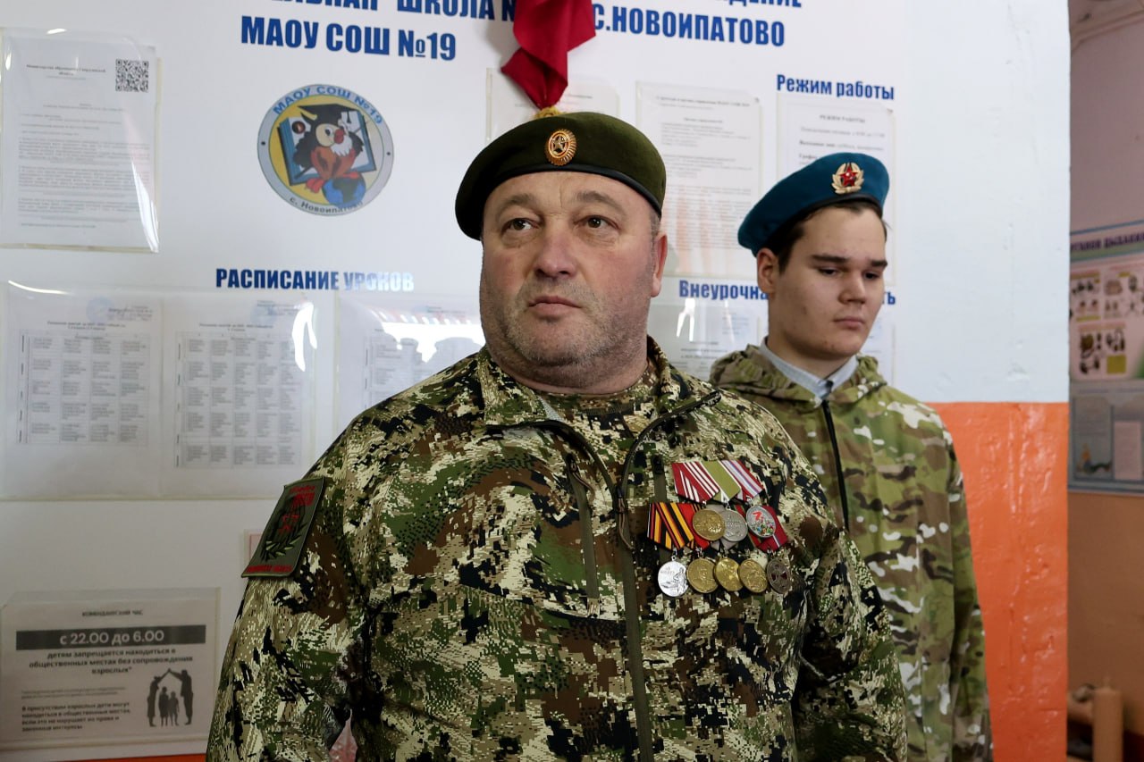 Мемориальную доску в память об участнике специальной военной операции Александре Михайловиче Орлове открыли в его родной Новоипатовской средней школе Мемориальную доску в память об участнике специальной военной операции Александре Михайловиче Орлове открыли в его родной Новоипатовской средней школе