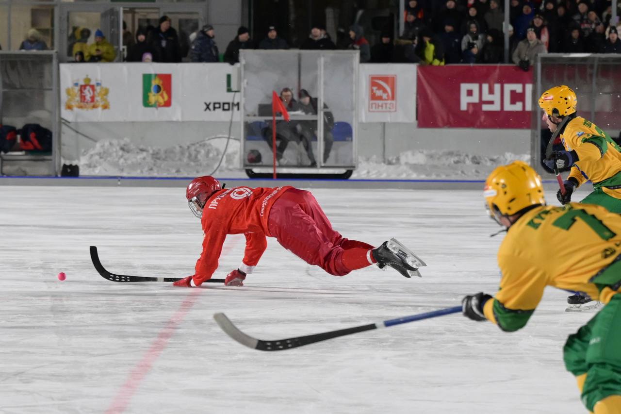 Денис Паслер: Вместе с жителями Первоуральска болел за нашу команду «СКА-Уральский трубник» в домашнем матче Чемпионата России по хоккею с мячом Денис Паслер: Вместе с жителями Первоуральска болел за нашу команду «СКА-Уральский трубник» в домашнем матче Чемпионата России по хоккею с мячом