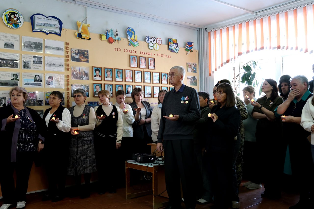 Мемориальную доску в память об участнике специальной военной операции Александре Михайловиче Орлове открыли в его родной Новоипатовской средней школе