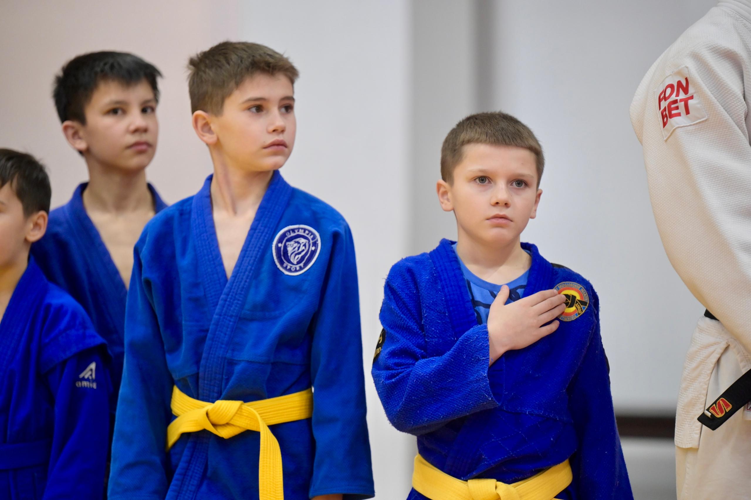 Денис Паслер отметил успехи свердловских чемпионов мира и Европы по самбо и их тренеров Денис Паслер отметил успехи свердловских чемпионов мира и Европы по самбо и их тренеров