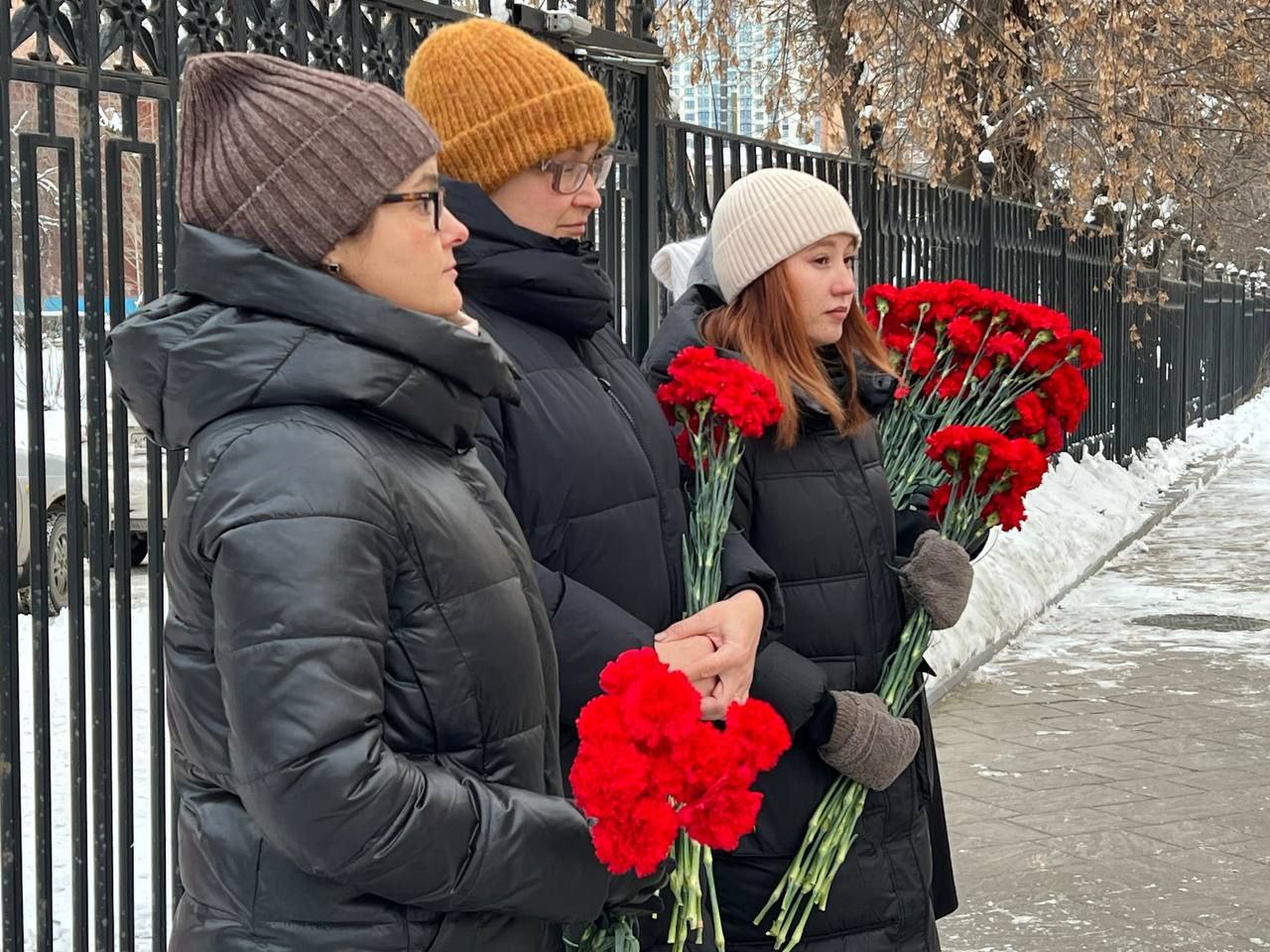 Работники и ветераны СвЖД инициировали установку на историческом здании эвакогоспиталя памятной доски хирургу Николаю Соколову Работники и ветераны СвЖД инициировали установку на историческом здании эвакогоспиталя памятной доски хирургу Николаю Соколову