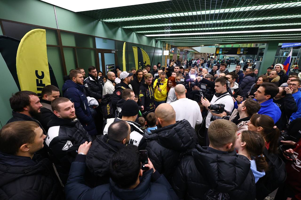 Петр Ян привез чемпионский пояс UFC в Екатеринбург Петр Ян привез чемпионский пояс UFC в Екатеринбург
