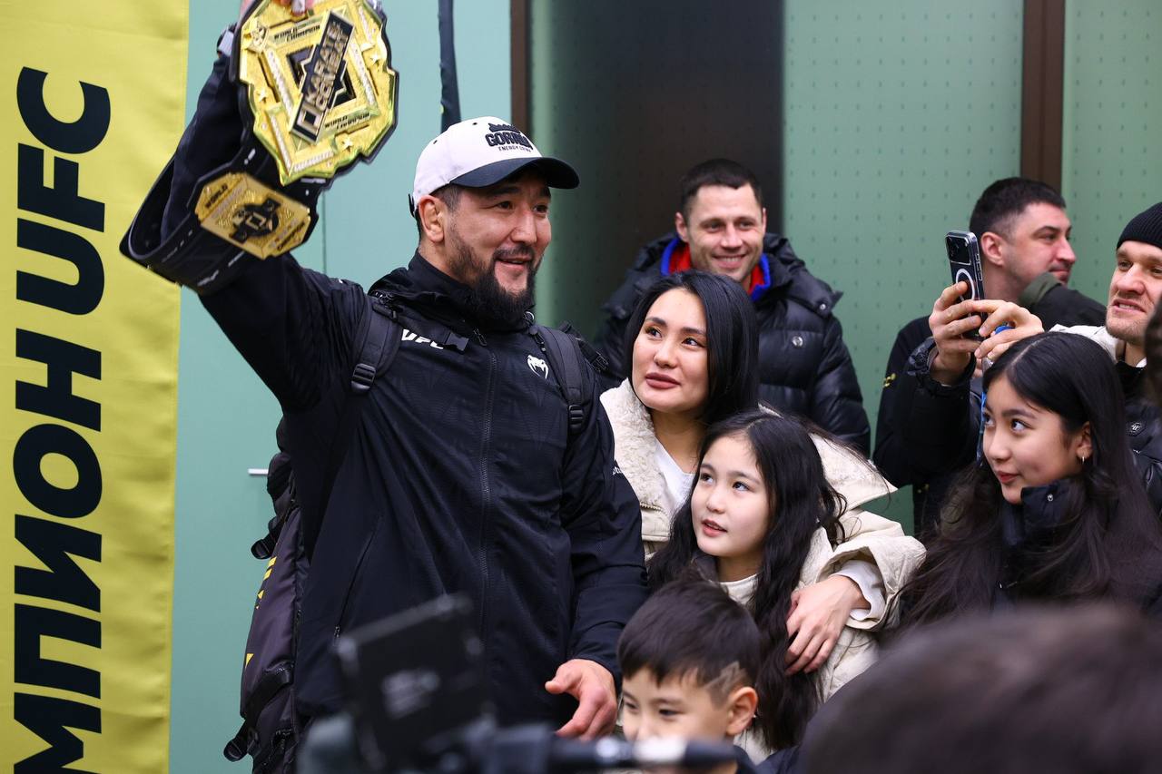 Петр Ян привез чемпионский пояс UFC в Екатеринбург Петр Ян привез чемпионский пояс UFC в Екатеринбург