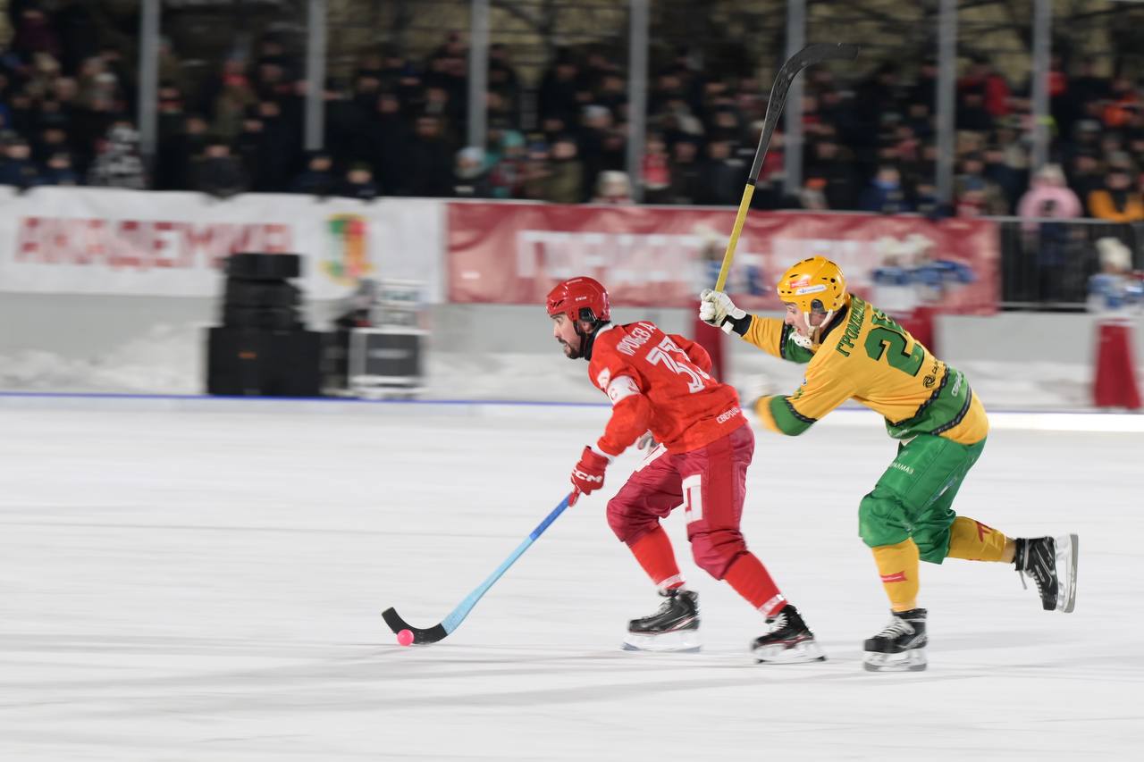 Денис Паслер: Вместе с жителями Первоуральска болел за нашу команду «СКА-Уральский трубник» в домашнем матче Чемпионата России по хоккею с мячом Денис Паслер: Вместе с жителями Первоуральска болел за нашу команду «СКА-Уральский трубник» в домашнем матче Чемпионата России по хоккею с мячом