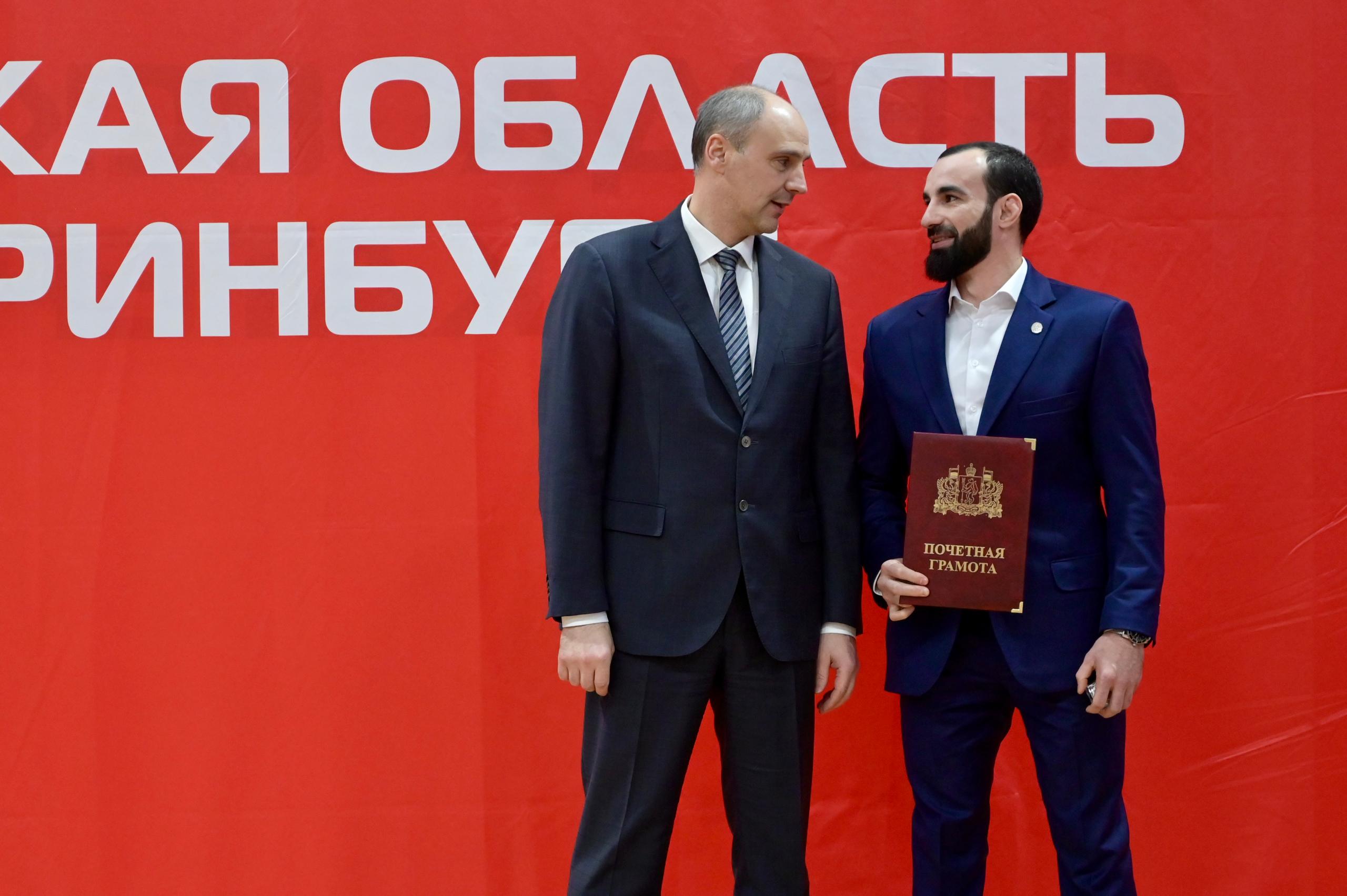 Денис Паслер отметил успехи свердловских чемпионов мира и Европы по самбо и их тренеров Денис Паслер отметил успехи свердловских чемпионов мира и Европы по самбо и их тренеров