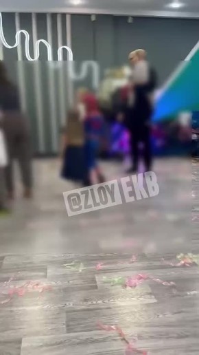 В Екатеринбурге ребенок получил порезы от вентилятора, встроенного в костюм аниматора