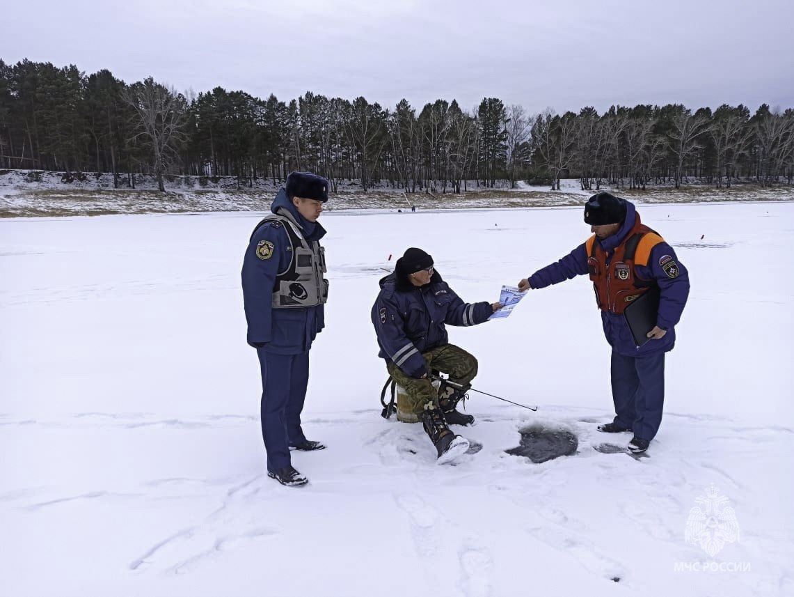 Безопасность на льду — превыше всего! Безопасность на льду — превыше всего!