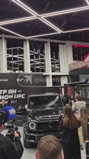 Декабрь Петра Яна: пояс чемпиона UFC и новый Гелендваген