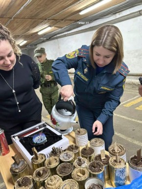 Помощь СВОим!. На днях Свердловские огнеборцы, вместе с кадетами, приняли участие в важном и нужном деле — изготовлении окопных свечей для наших защитников-участников СВО