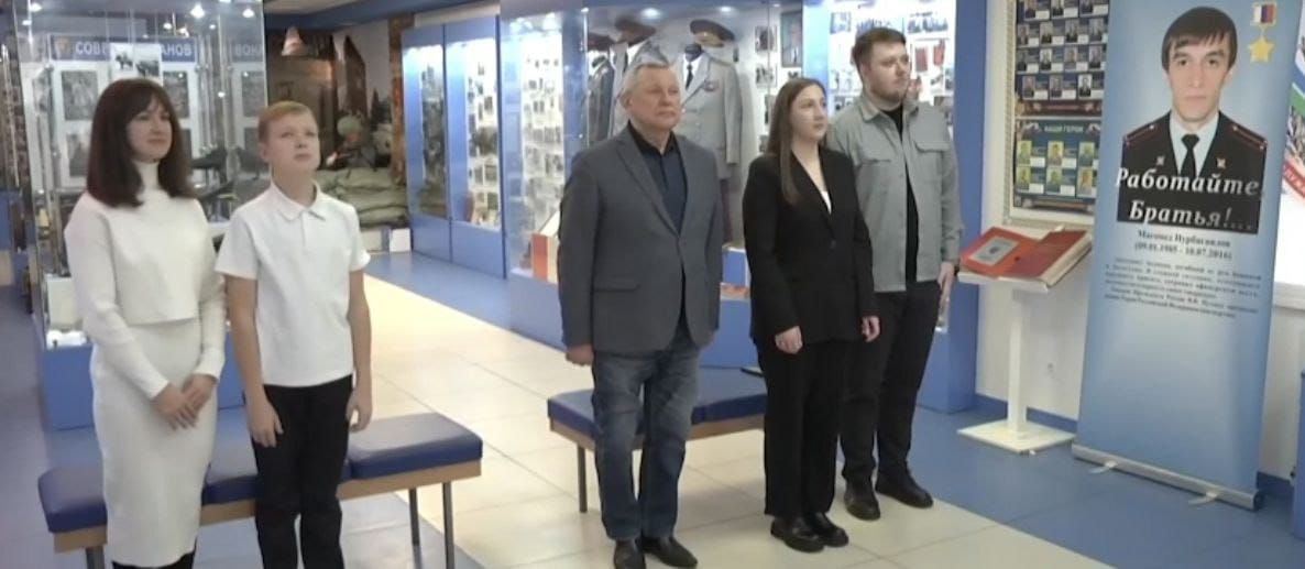 Скоро свадьба. Свердловская полиция вручила Алине и Владу из Казахстана российские паспорта Скоро свадьба. Свердловская полиция вручила Алине и Владу из Казахстана российские паспорта