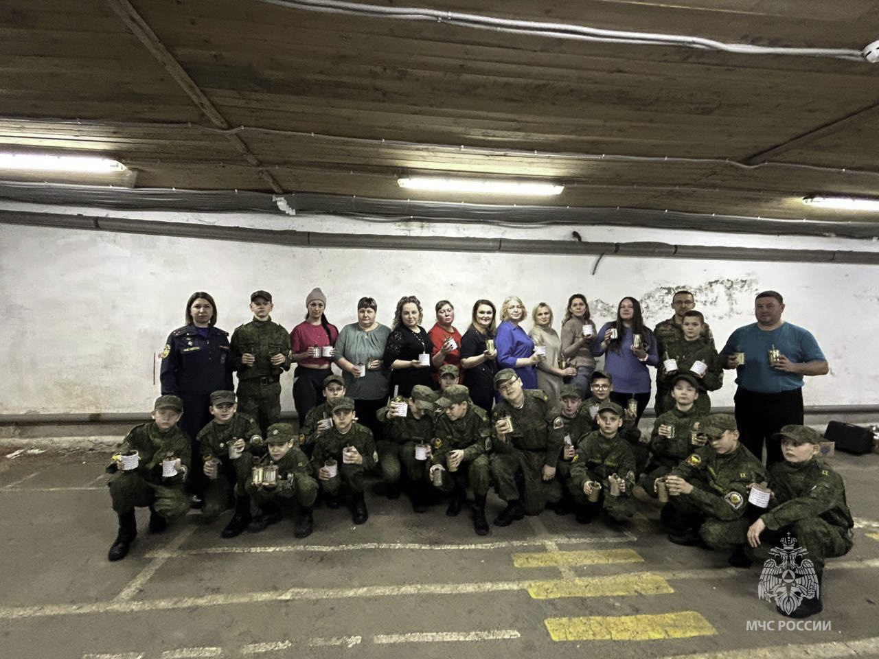 Помощь СВОим!. На днях Свердловские огнеборцы, вместе с кадетами, приняли участие в важном и нужном деле — изготовлении окопных свечей для наших защитников-участников СВО Помощь СВОим!. На днях Свердловские огнеборцы, вместе с кадетами, приняли участие в важном и нужном деле — изготовлении окопных свечей для наших защитников-участников СВО