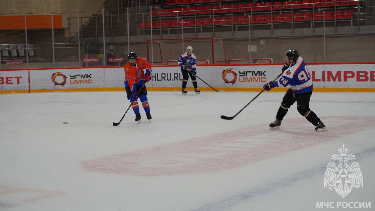 Свердловские огнеборцы - серебрянные призеры Межрегионального турнира по хоккею Свердловские огнеборцы - серебрянные призеры Межрегионального турнира по хоккею