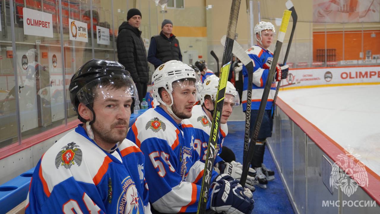 Свердловские огнеборцы - серебрянные призеры Межрегионального турнира по хоккею Свердловские огнеборцы - серебрянные призеры Межрегионального турнира по хоккею