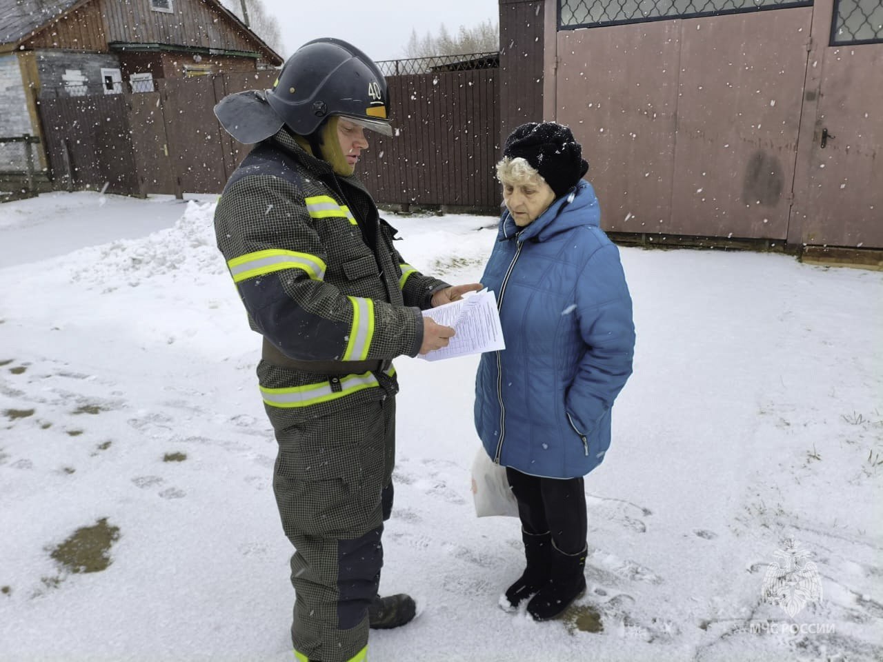 Сотрудники МЧС России напоминают жителям региона о важнейших правилах пожарной безопасности в отопительный сезон Сотрудники МЧС России напоминают жителям региона о важнейших правилах пожарной безопасности в отопительный сезон