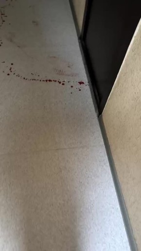 В Екатеринбурге в студенческом общежитии парень напал на девушку