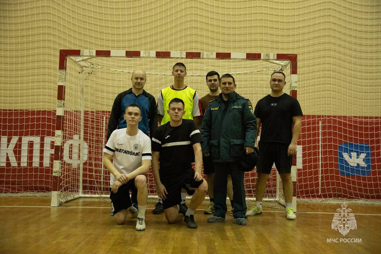Каменск-Уральские огнеборцы выявили лучших футболистов! Каменск-Уральские огнеборцы выявили лучших футболистов!