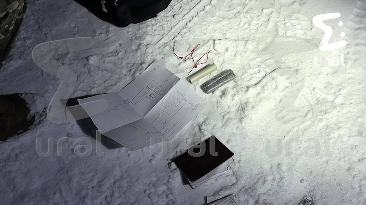 Мужчину с тремя самодельными бомбами задержали около Уральского юридического института в Екатеринбурге